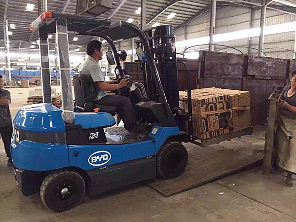 Quality 2.5 Ton Counterbalance Electric Stacker , Battery Operated Forklift 3m Lifting High for sale