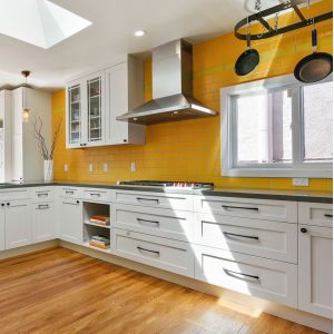 Buy cheap White Shaker Lacquer Kitchen Cabinet Cupboard American Style Cabinet Prefab from wholesalers