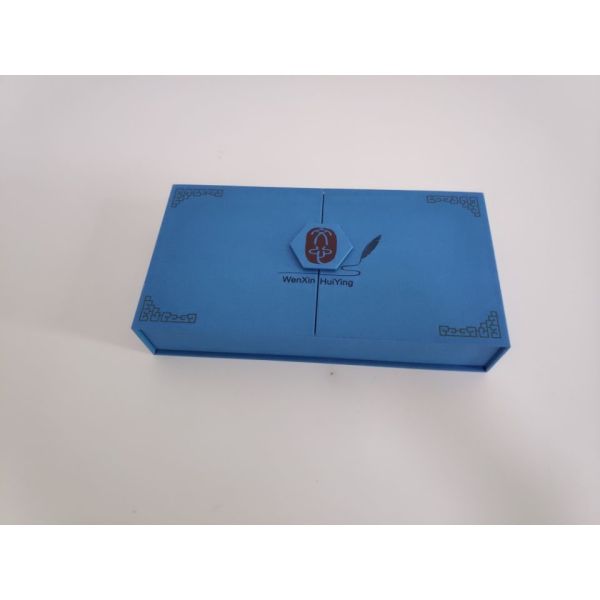 Customized bookstyle rigid paper packaging box with magnetics