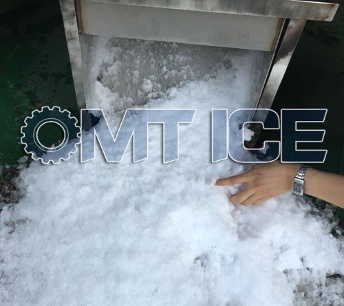 OMT Block Ice Crusher Machine for Crushing 5-100kg Ice Block 1100*750*1100mm Dimensions and 160 KG Weight