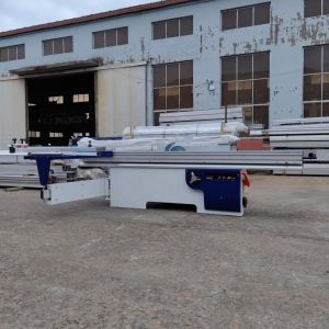 Max.Cutting Height at 45° of 65mm Woodworking Table with Automatic Sliding Panel