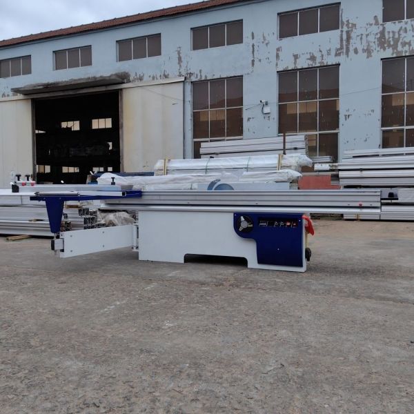 Max.Cutting Height at 45° of 65mm Woodworking Table with Automatic Sliding Panel