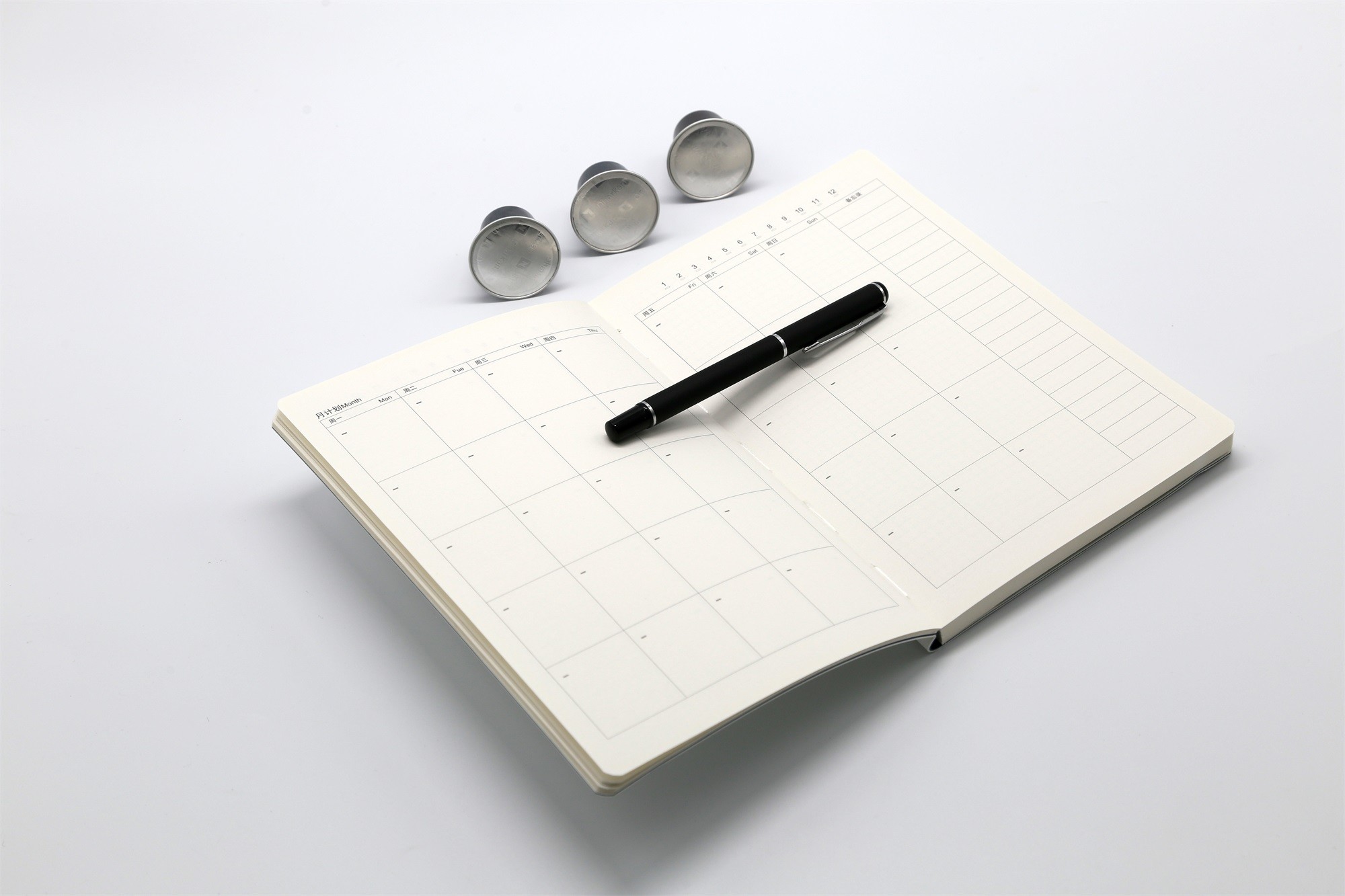Pure White Custom Journal Notebook Foil Stamping Hard Cover With Pen Loop