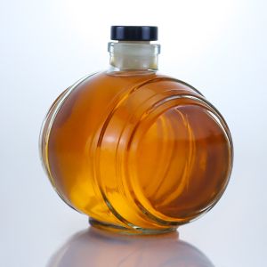 Buy cheap Custom Cap Glass Bottle for Vodka Gin Rum 700ml 750ml Adaptable to Various Scenarios from wholesalers