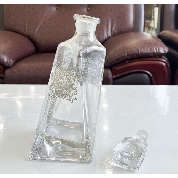 23oz Lead-Free Crystal Triangular Whiskey Decanter Exquisite Design and