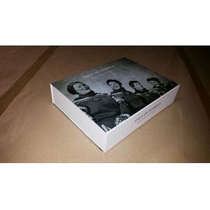 Wholesale customized cardboard magnet gift packing flat folding box with silk