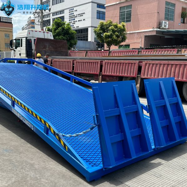 Quality 10T-10M Regular Blue Portable Manual Dock Ramp For Forklifts Customized for sale