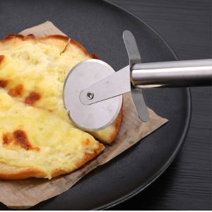China Stainless Steel Pizza Cutter Wheel Knife Kitchen Baking Tools on sale