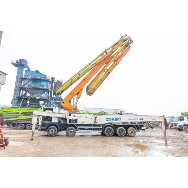Extra Long Boom 2014 Zoomlion 63m Mobile Concrete Pump Batching Plant on Sca Nia Chassis