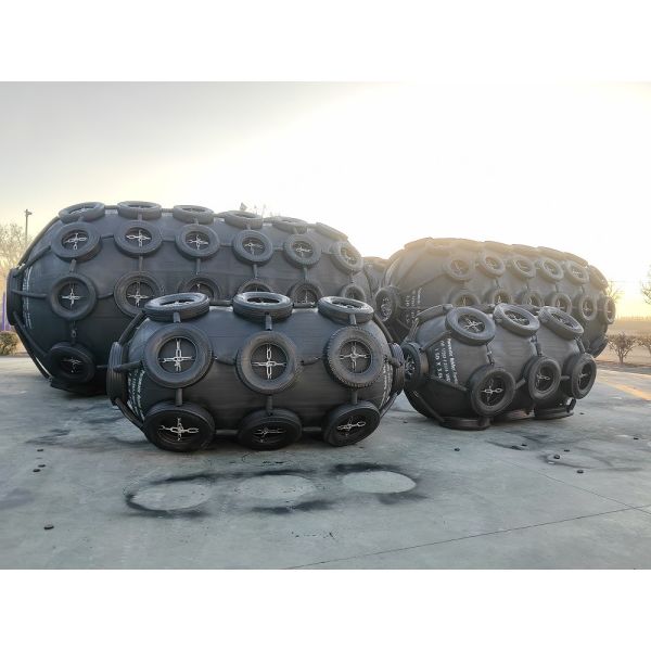 Quality 50Kpa 80Kpa Rubber Fender With Chain Tyre Net for sale