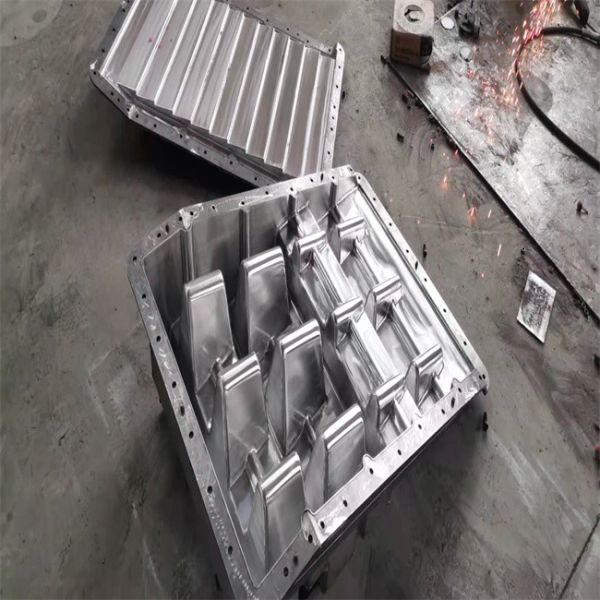 10000 Shots Plastic Pallet Mold , 80L Rotomolded Rotation Mould