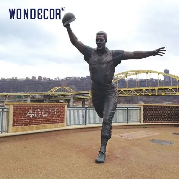 Quality Outdoor Square Bronze Statues Sculpture 180cm Bronze Athlete Statue for sale