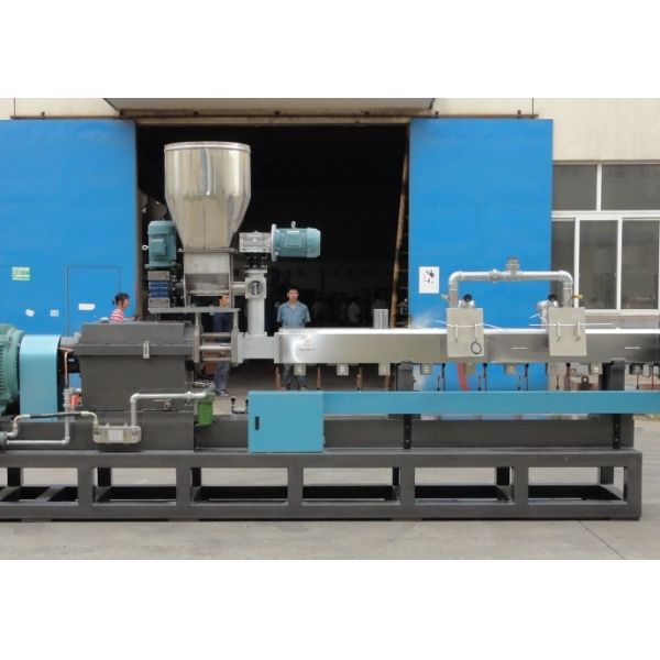 Quality Recycled Plastic Bottle Flakes PET Granulating Machine with Twin Screw Extruder for sale