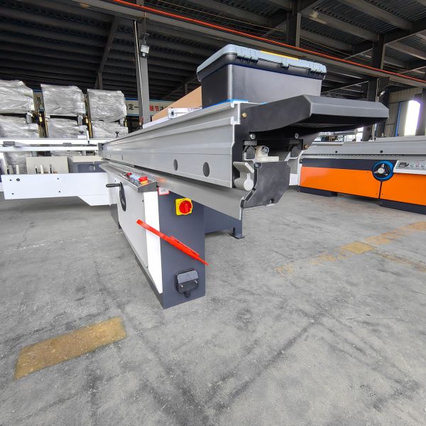Semi Automatic 3200mm Panel Saw MJ6132 Sliding Table Precision Wood Cutting