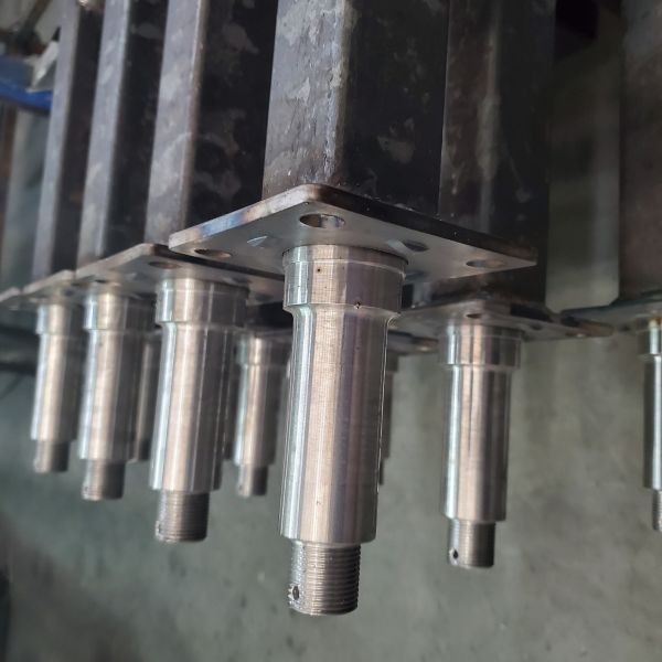 Quality 3500lbs Straight Unbraked 50mm Square Trailer Axle With Mounting Plate for sale