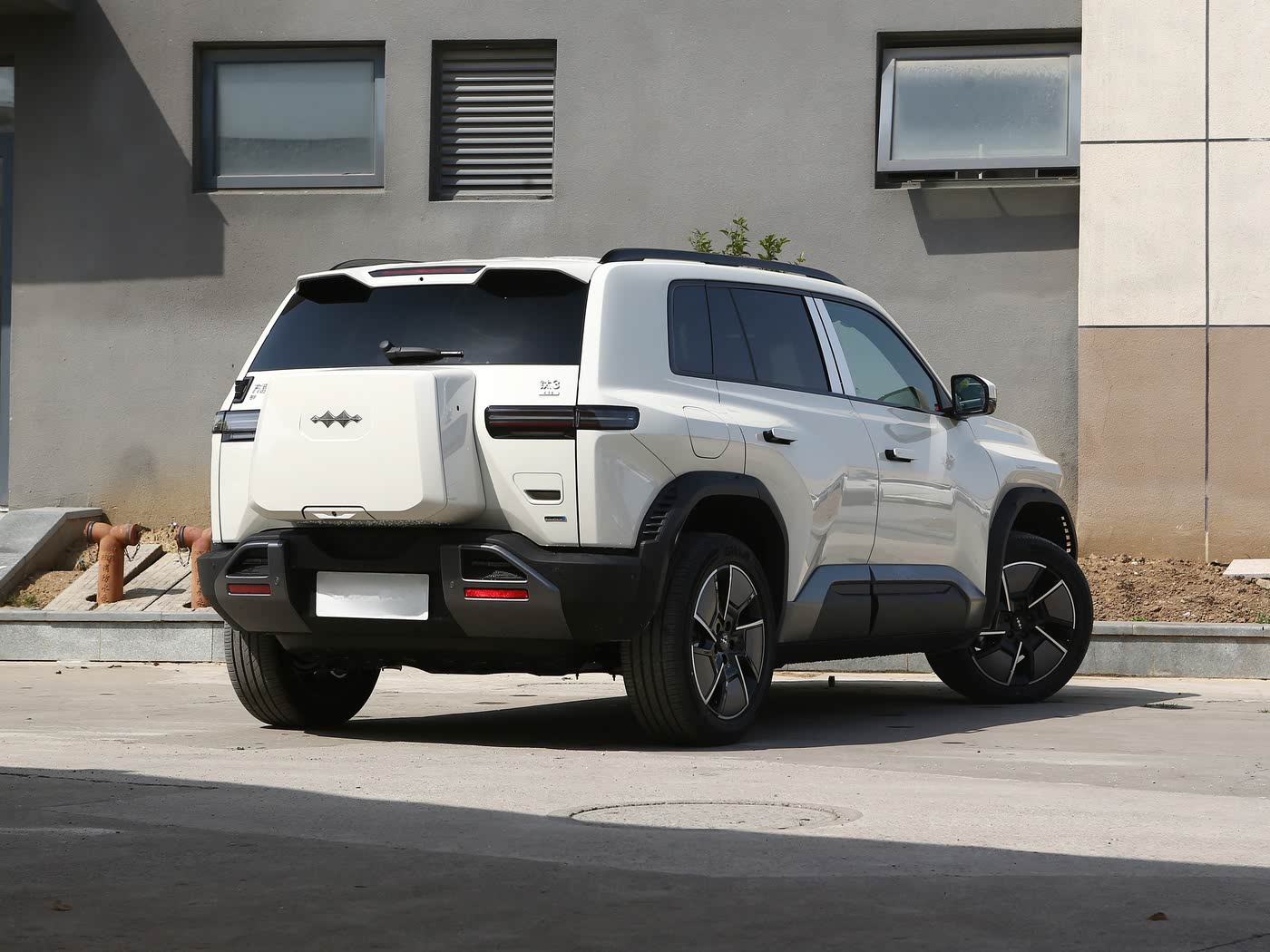 2025 BYD Tai 3 501KM 4WD Max: 501km CLTC Range, Dual Motor 4WD, 313kW Power.