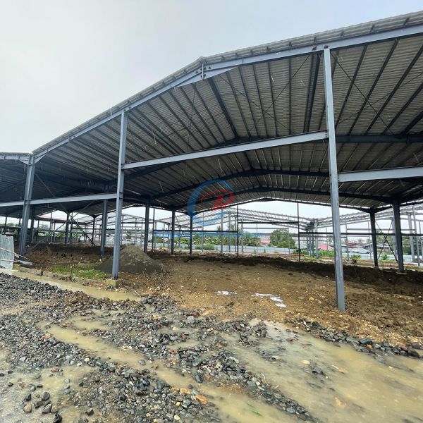 Light Steel Structure Building , Modern Pre Engineered Metal Building