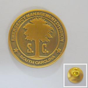 Buy cheap 2012 new style gold / silver / brass enamel lapel pin badge from wholesalers