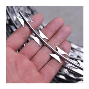 Galvanized Barbed Wire for Chain Link Fence/Airport Fence 7.5cm-15cm Barb